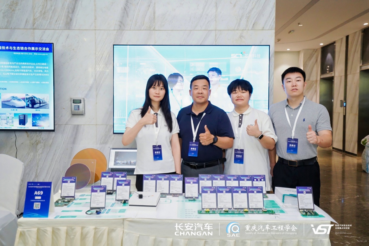 一群人站在桌子前AI 天生的内容可能不准确。